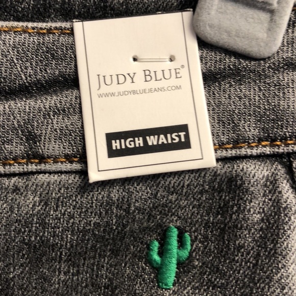 Stylist jean shorts - Picture 2 of 2